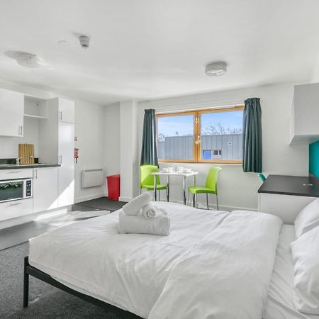 Bright & Central Studio In Luton, Sleeps 2 Luton  Ngoại thất bức ảnh