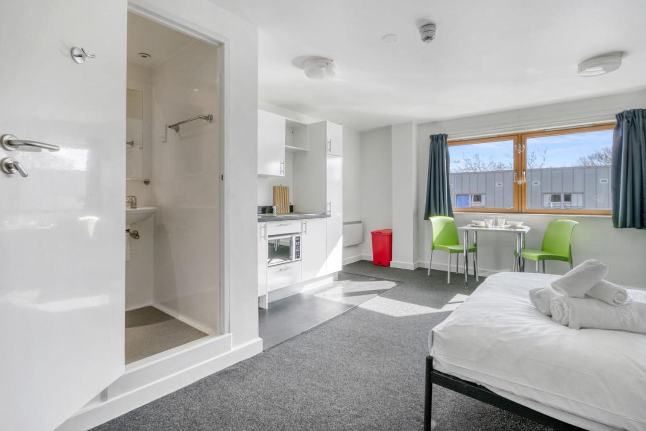Bright & Central Studio In Luton, Sleeps 2 Luton  Ngoại thất bức ảnh