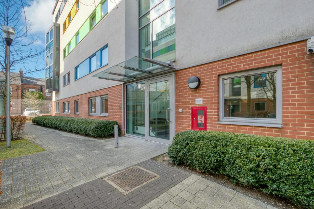 Bright & Central Studio In Luton, Sleeps 2 Luton  Ngoại thất bức ảnh