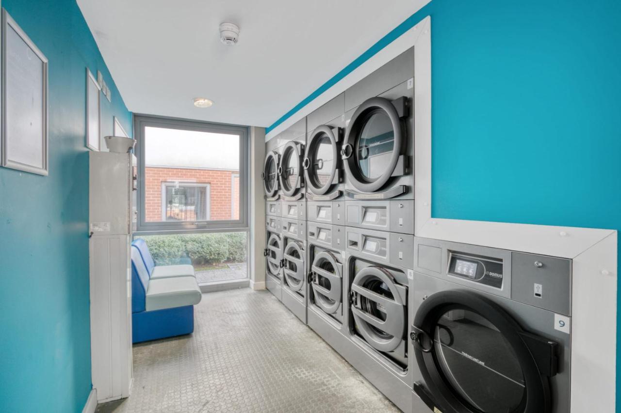 Bright & Central Studio In Luton, Sleeps 2 Luton  Ngoại thất bức ảnh